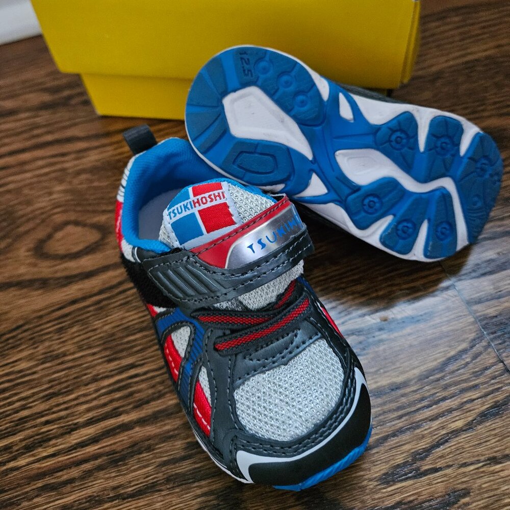 Tsukihoshi Storm (graphite/red 5.5 baby sneaker)